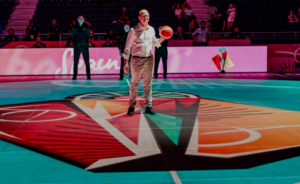 FIBA: Νέο εντυπωσιακό γυάλινο δάπεδο στην Ισπανία (vid)