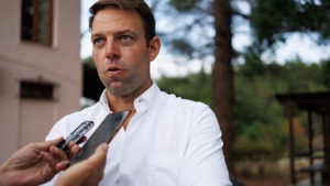 Κασσελάκης: Ο κ. Μητσοτάκης δεν τήρησε την υπόσχεσή του για τηλεκπαίδευση στα γυμνασιόπαιδα της Γαύδου