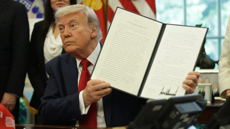 ΗΠΑ: Νέοι τελωνειακοί δασμοί από τον Τραμπ ως και 100% σε εισαγόμενα φάρμακα -Τροποποιεί αυτούς σε μέταλλα