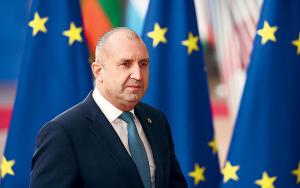 Ρούμεν Ράντεφ: Η Βουλγαρία δεν έχει θέση στον «Συνασπισμό της Θέλησης» που υποστηρίζει την Ουκρανία
