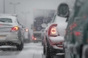 Υπ. Μεταφορών: Πως οδηγούμε σε χιόνι, πάγο και χαμηλές θερμοκρασίες