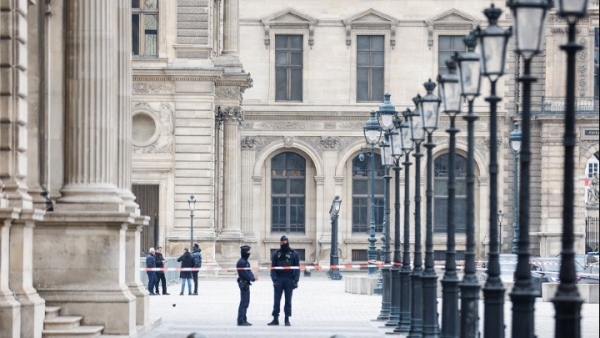 Γαλλία: Η πρόεδρος του Λούβρου ζητεί την εγκατάσταση αστυνομικού τμήματος στο Μουσείο