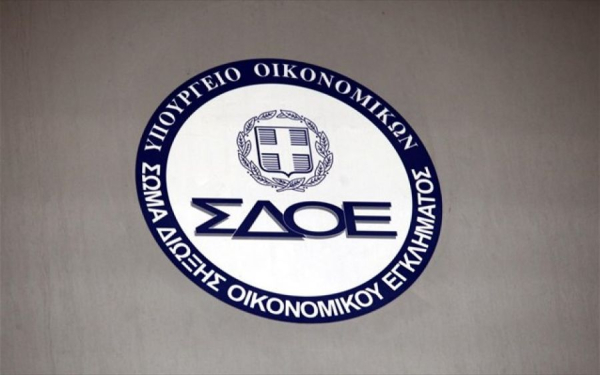 ΣΔΟΕ: Εντοπίστηκε εργαστήριο παρασκευής νοθευμένων αλκοολούχων ποτών - Δύο συλλήψεις