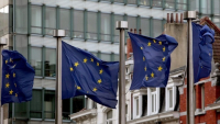 Εμπορικός συναγερμός: ΕΕ–ΗΠΑ σε τροχιά σύγκρουσης για τους δασμούς στα αυτοκίνητα