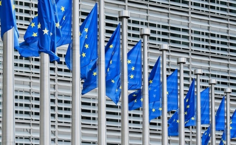 Κομισιόν: Ανώτατο όριο 15% στους δασμούς των ΗΠΑ για τα φαρμακευτικά προϊόντα