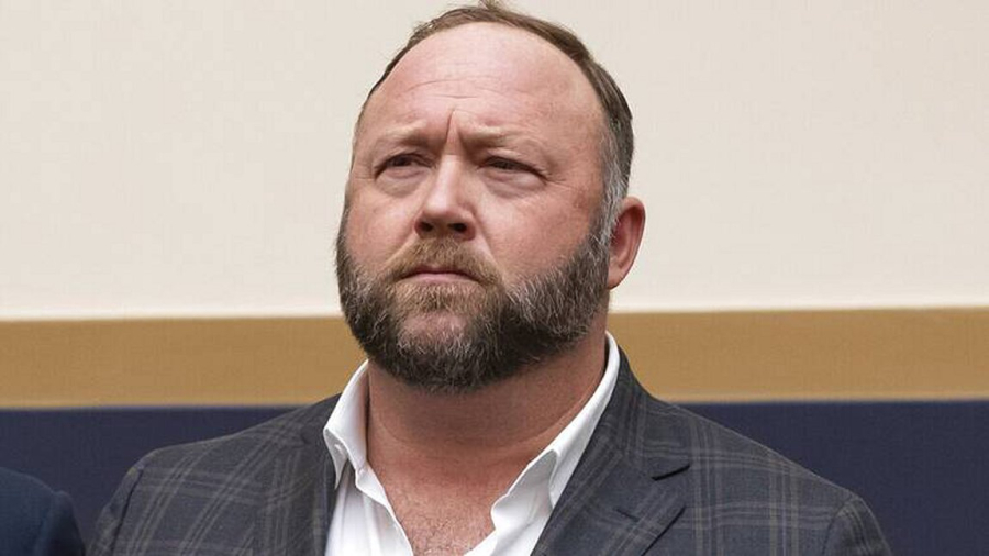 Καμπάνα 45 εκατ. δολαρίων για τον ακροδεξιό συνωμοσιολόγο Άλεξ Τζόουνς