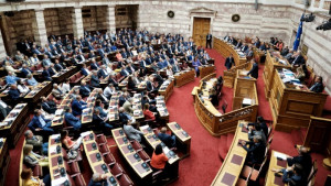 Βουλή: Με τις ψήφους της ΝΔ εγκρίθηκε η τροπολογία για τα μέλη της επιτροπής λοιμωξιολόγων - Αποχώρηση ΣΥΡΙΖΑ