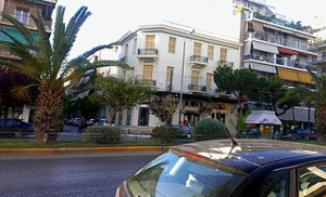 Ξεκίνησαν οι εργασίες για την ανακατασκευή του οδοστρώματος στη Λ. Θησέως στην Καλλιθέα