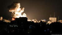 Το Ισραήλ κλιμακώνει τις επιδρομές στη Λωρίδα της Γάζας, αντιμετωπίζει ταραχές στο εσωτερικό του