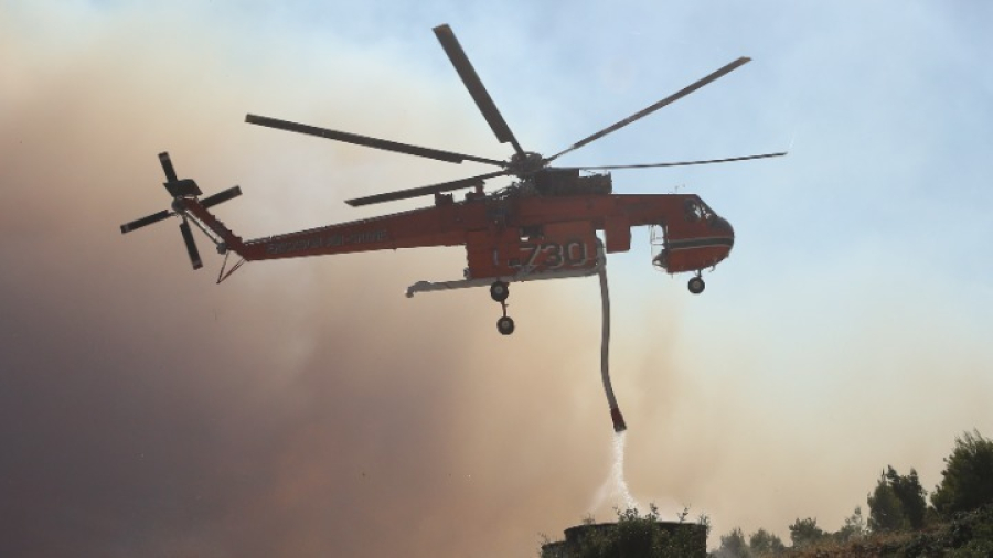 Φωτιά στη Χαλκιδική: Απεγκλωβισμοί δια θαλάσσης από Σίβηρη και Φούρκα- Τραυματίστηκαν δύο πυροσβέστες
