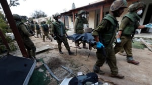 Το Ισραήλ ορκίζεται να «καταστρέψει» τη Χαμάς και σφυροκοπά τη Λωρίδα της Γάζας