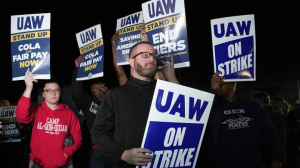 ΗΠΑ: Η απεργία στην αυτοκινητοβιομηχανία επεκτείνεται στο μεγαλύτερο εργοστάσιο της Ford