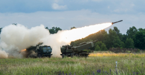 Πυρομαχικά για την Ουκρανία: Τα αποθέματα του στρατού των ΗΠΑ αρχίζουν να μειώνονται
