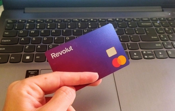 Revolut: Προειδοποιεί Ελλάδα και ΕΕ για τις απάτες μέσω social media - Ζητά ανάληψη δράσης