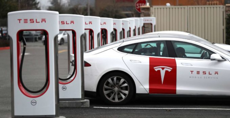 Τesla: Ανοίγει το δίκτυο φόρτισης EV και σε ηλεκτρικά αυτοκίνητα ανταγωνιστών της