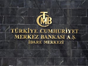 Τουρκία: Αιφνιδιαστική μείωση των επιτοκίων παρά τον πληθωρισμό ρεκόρ στο 80%
