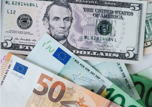 Το ευρώ υποχωρεί 0,05%, στα 1,0880 δολάρια