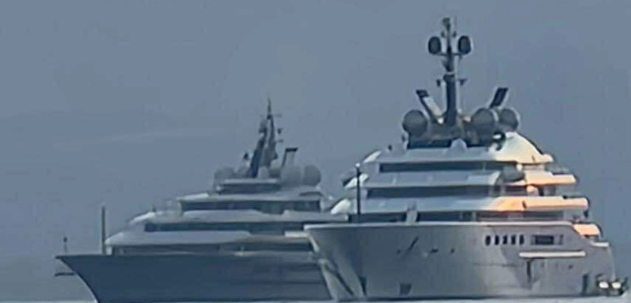 Ανοιχτά της Καλαμάτας αγκυροβόλησε το υπερπολυτελές γιοτ του ιδιοκτήτη της Μάντσεστερ Σίτι