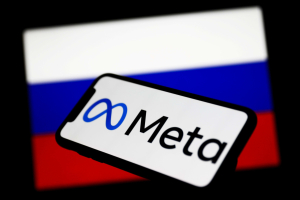 Ρωσικό δικαστήριο καταδίκασε τον εκπρόσωπο Τύπου της Meta ερήμην σε έξι χρόνια φυλάκιση