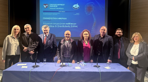από αριστερά: Παπανδρεοπούλου Βάσω, Διευθύντρια Νοσηλευτικής Υπηρεσίας Ιατρικού Παλαιού Φαλήρου, Καρκαλέτσης Κωνσταντίνος, Αγγειοχειρουργός, Διευθυντής Αγγειοχειρουργικής Κλινικής, Επιστημονικός Διευθυντής Ιατρικού Π. Φαλήρου, Μεταξάς Νικόλαος, Νευροχειρουργός Χειρουργός Σπονδυλικής Στήλης, Διευθυντής Νευροχειρουργικής Κλινικής Ιατρικού Π. Φαλήρου, Ταβερναράκης Αντώνιος, Νευρολόγος, MD, Διευθυντής Νευρολογικής Κλινικής Ιατρικού Π. Φαλήρου, Νιάνιου Ελεάνα, Νευρολόγος, MD, MSc, Επιμελήτρια Νευρολογικής Κλινικής Ιατρικού Π. Φαλήρου, Αλεξίου Γεώργιος, Αναπληρωτής Καθηγητής Νευροχειρουργικής, Τμήμα Ιατρικής Πανεπιστημίου Ιωαννίνων, Μεταξάς Δημήτριος, Νευροχειρουργός Χειρουργός Σπονδυλικής Στήλης, Επιμελητής Νευροχειρουργικής Κλινικής Ιατρικού Π. Φαλήρου, Ηλιάδου Κορνηλία, Ρευματολόγος, Επιστημονικός Συνεργάτης Ιατρικού Π. Φαλήρου