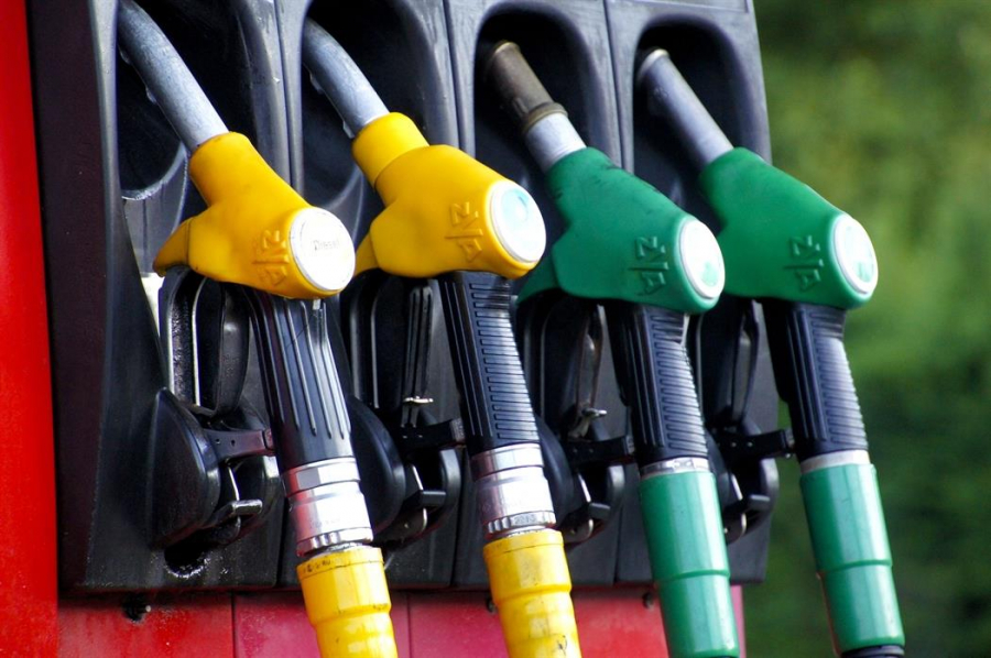 ΥΠΟΙΚ: Με μειωμένη τιμή κατά 15 λεπτά το λίτρο και τον Μάιο θα πωλείται το πετρέλαιο κίνησης