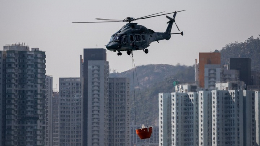 Χονγκ Κονγκ: Πυρκαγιά στον ουρανοξύστη World Trade Center, με δεκάδες εγκλωβισμένους