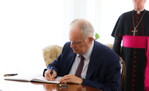 Ο ΠτΔ για τον εκδημήσαντα πάπα Φραγκίσκο