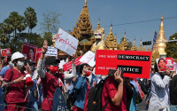 Μιανμάρ: Διαρκείς πορείες κατά της χούντας, παρά το μπλακ άουτ στο ίντερνετ