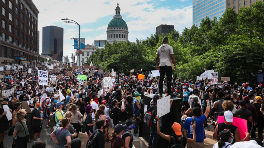 ΗΠΑ: Χιλιάδες συγκεντρώσεις σε όλη τη χώρα κατά του Τραμπ