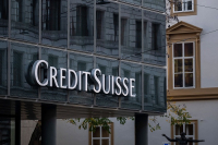 Σε αναστολή η διαπραγμάτευση των τραπεζικών μετοχών στην Ευρώπη - Νέα πτώση για Credit Suisse