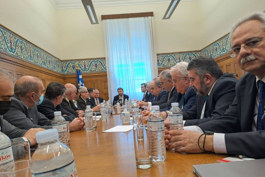 Φρένο στην αύξηση ασφαλιστικών εισφορών: Την κατάθεση τροπολογίας, ζητούν οι μικρομεσαίοι