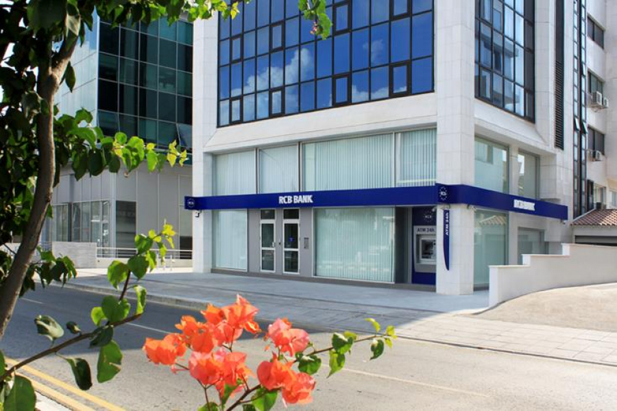Στην Ελληνική Τράπεζα τα δάνεια της κυπριακής RCB Bank Ltd, που σταματά τις εργασίες της λόγω κυρώσεων