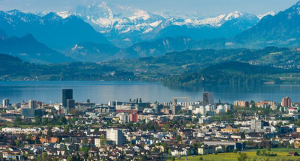 Το καντόνι Zug στην Ελβετία, το οποίο επιλέγουν πλούσιοι και πολυεθνικές εταιρείες για λόγους φορολογικούς. 