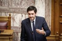 Ταυτόχρονα σύμβουλος σε Τσίπρα και Στουρνάρα ο Χουλιαράκης