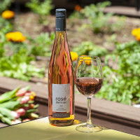 Boutari: Ανανεωμένη και φρέσκια εμφάνιση για το Rose Demi Sec