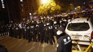 Κίνα: Στους δρόμους αστυνομία στο διαδίκτυο λογοκρισία, μετά τις διαδηλώσεις κατά των lockdown