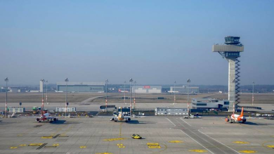 Κακοκαρία στη Γερμανία: Το αεροδρόμιο Βερολίνου ανέστειλε τη λειτουργία του