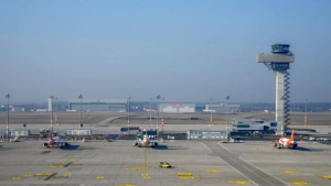 Κακοκαρία στη Γερμανία: Το αεροδρόμιο Βερολίνου ανέστειλε τη λειτουργία του