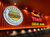 ΣΩΣΤΟΣΤ: Το νέο εγχείρημα του Grivas Group με άρωμα από τα 90s