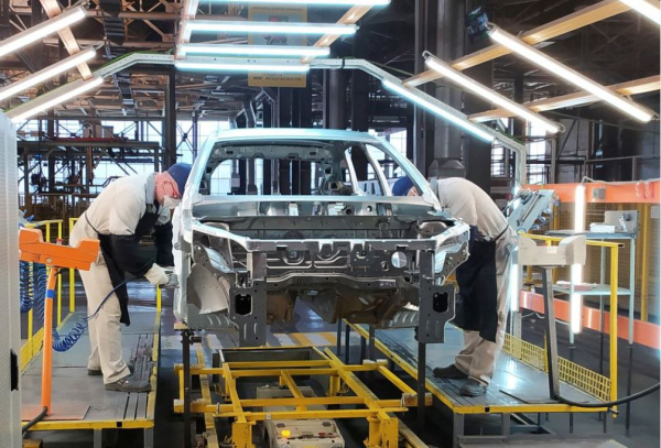 Renault: Απολύει 300 εργαζόμενους στο εργοστάσιο φορτηγών στη Βόρεια Γαλλία