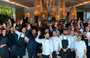 Hospitality Forward 2025: Συνεργασία των σχολών ΑΚΜΗ με τον Ξενοδοχειακό Όμιλο SANI/IKOS