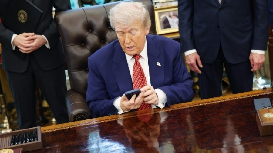 Τραμπ: «Εχω τρεις πολύ καλούς» υποψήφιους για να αναλάβουν την ηγεσία του Ιράν