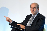 Απροειδοποίητη επίσκεψη του Κ. Χατζηδάκη στον ΕΦΚΑ Αμαρουσίου: Ορατή η πρόοδος, όχι εφησυχασμός