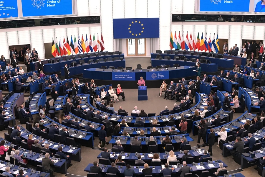 Αλλάζουν όλα στις online αγορές εκτός ΕΕ: Έρχεται νέο χαράτσι στα δέματα
