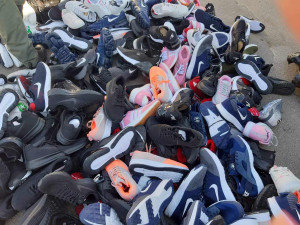 ΔΙΜΕΑ: Κατάσχεσε σε αποθήκη στο κέντρο και κατάστρεψε 3.275 τεμάχια ως προϊόντα απομίμηση