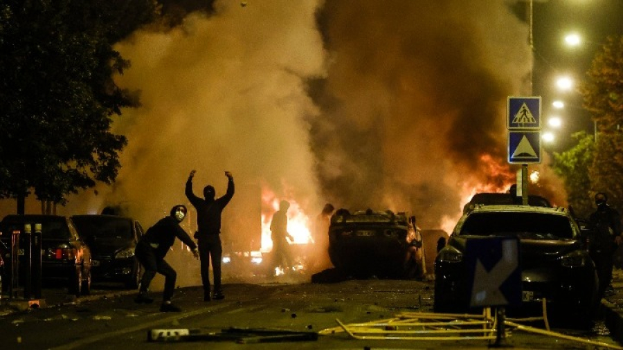 Γαλλία: Βίαια επεισόδια, μετά τον θάνατο εφήβου από σφαίρα αστυνομικού