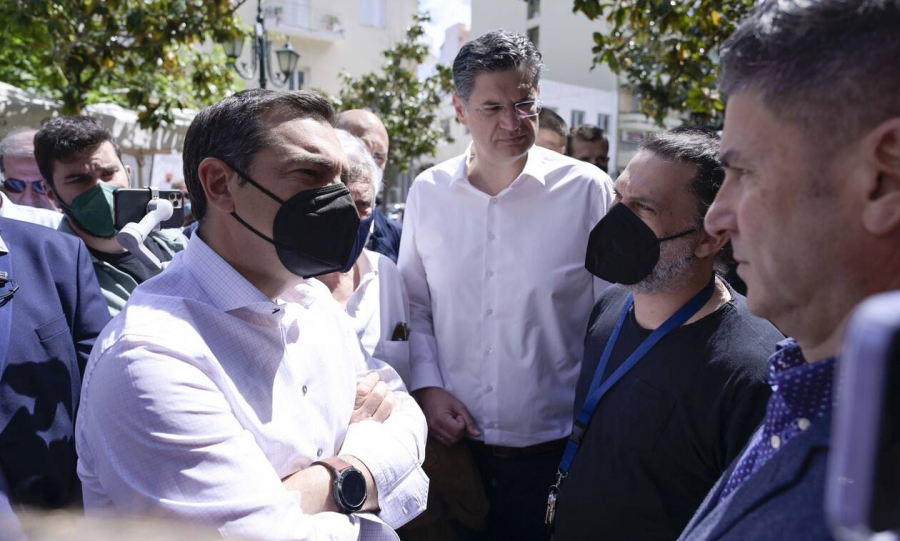 Τσίπρας: Ο Μητσοτάκης προστάτης των γαλάζιων golden boys που έχουν κάνει τη ΔΕΗ κουμπαρά για bonus