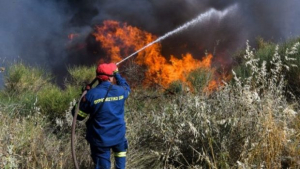 Πυρκαγιές: Δύσκολη η κατάσταση στη Ρόδο - Σε ύφεση τα μέτωπα σε Δ. Αττική και Λακωνία