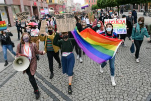 Σαράντα διπλωμάτες στην Βαρσοβία απευθύνουν έκκληση για την προστασία των δικαιωμάτων της ΛΟΑΤΚΙ κοινότητας