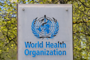 Ο Παγκόσμιος Οργανισμός Υγείας επικρίνει την «απότομη» άρση των περιοριστικών μέτρων